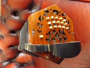 Lachenal 30 button anglo concertina. C/G. Brass reeds, fully restored with bag - Picture 1 of 7