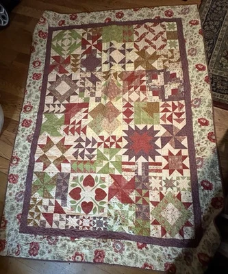 "Colcha artesanal tamaño queen rojo verde púrpura 60"" X 84""" Foto 1 de 4