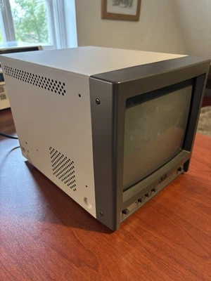 JVC TM-10E-K - 9" INCH 280 TVL PVM video /retro gaming monitor - Image 1 of 4