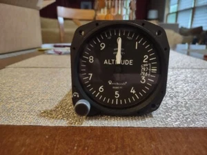 Altímetro Beech Aerosonic 20K PN 101720-01999 - Imagen 1 de 3