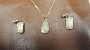 Striking White jade/Gold matching necklace & earrings 18K G.F. Circa 1970's - Picture 1 of 4