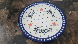 RARO PIATTO DECORATIVO 10" UNICO FATTO A MANO "FORT HOOD TEXAS'' NUOVO. - Foto 1 di 14