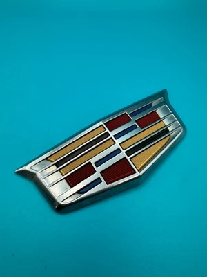 OEM 2017-2023 Cadillac XT5 puerta levadiza trasera escudo emblema insignia logotipo 23201853 Foto 1 de 4