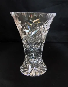 Jarrón vintage de cristal de plomo de vidrio tallado inglés 16 cm de alto x 11,5 cm de ancho - Imagen 1 de 8