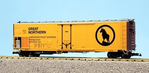 USA Trains R16707 G Scale Great Northern 50' Mechanical Reefer, Yellow, Brown - Picture 1 of 1