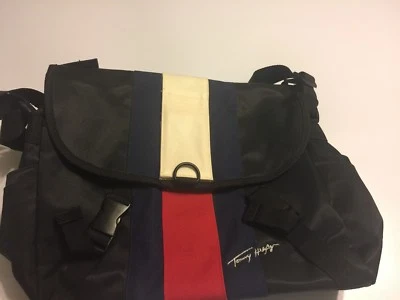 De Colección Tommy Hilfiger Bolso de Hombro Cartera BANDERA DELETREAR Azul Rojo Blanco 14" L x 11 H Foto 1 de 4