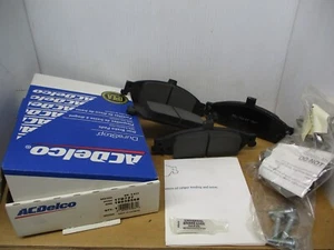 New Genuine AC Delco 17D727 / GM 18038568 Disc Brake Pads - Picture 1 of 2