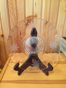 VINTAGE GEÄTZTE TELLER 10" Durchmesser mit vier 5" KLARGLAS FLORAL Gänseblümchen Designs - Bild 1 von 11