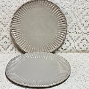 Grace Essteller 11 1/4" Taupe Creme Gerippt Geprägt 2er Set Sehr guter Zustand - Bild 1 von 6