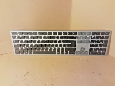 Dell KB7221Wt Wireless Keyboard UK, Silver/Grey) RF or Bluetooth READ DISC - Image 1 of 4