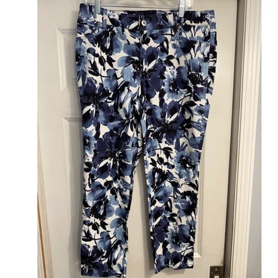 Chicos Platinum Denim Women's Size 2.5 Large Floral Straight Leg Cropped Pants - Image 1 of 4