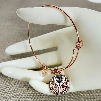 Brazalete Love This Life 'Friends Are Angels' con dije tono oro rosa cristal Foto 1 de 4