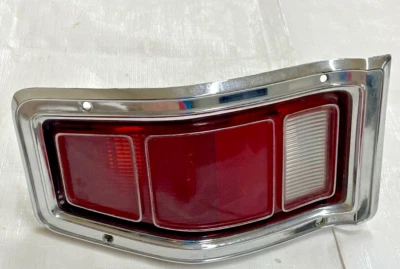 Luz trasera para camioneta Mopar Dodge Aspen 1976-1980 bisel cromado Foto 1 de 4