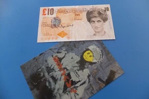 Banksy Cut and Run Glasgow, Original signed tenner + postcard (D2) - Picture 1 of 17