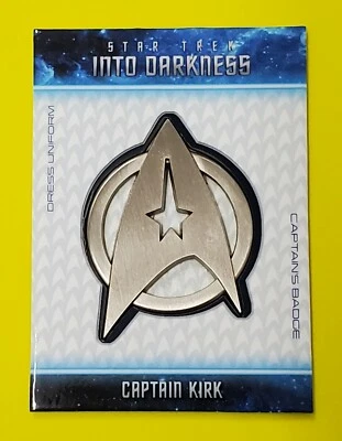 2014 Star Trek Películas En la Oscuridad Capitán Kirk B1 Uniforme Insignia Reliquia #30/250 Foto 1 de 3