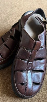 Sandalias para Hombres 9 Merrell Topo Slice Cuero Marrón Oscuro Pescador Tacón Correa Foto 1 de 4