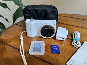 Samsung Smart Camera WB800F White 16.3 MP with 2 Memory SD Card & Case (SEE) - Picture 1 of 20