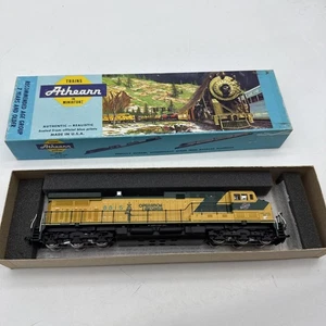 Athearn 4350 HO Scale AC4400 Powered CNW Chicago & North Western 8815 Diesel - Picture 1 of 13