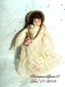 ANTIQUE 30's PORCELAIN BISQUE JOINTED ARMS LACE DRESS 4'' MINIATURE DOLL - Picture 1 of 8