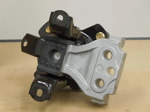Mitsubishi Engine Mount Bracket 196.27 - Bild 1 von 2
