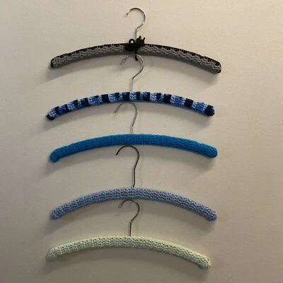 5 perchas de ganchillo retro vintage Art Deco negro/gris, tono azul y 1 salvia Foto 1 de 4