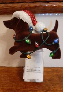 BATH AND BODY WORKS BBW CHRISTMAS LIGHTS DACHSHUND DOG WALLFLOWER WARMER 1 NEW - Imagen 1 de 3
