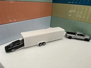 Remolque para autos de carreras 36 ft con enganche 1/64 impreso en 3D + remolque cerrado para 2 ejes Greenlight - Imagen 1 de 5