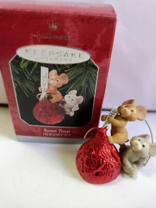 Hallmark Andenken Sammlerstück Ornament 1998 Sweet Treat HERSHEY'S in Box - Bild 1 von 3