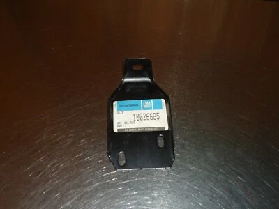 Nuevo soporte de faros de parachoques delantero NOS GM 10026685 1982-1989 Pontiac Sunbird Foto 1 de 2