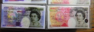 4x Radiergummi Radierer englische Pfund NEU Queen Motiv 20 + 50 Pfund Geldschein - Bild 1 von 1