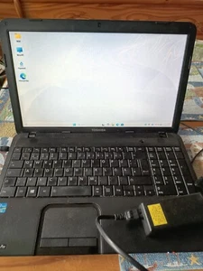 toshiba satellite pro c850-1ku i3-3120M / 4gb ram / 250gb samsung ssd / win11h - Foto 1 di 3