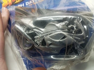 MAISTO - TRIUMPH DAYTONA 955I 1:18 SCALE MODEL - Image 1 of 2