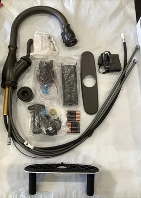 Torneira de cozinha Delta pull-down bronze veneziano sem toque 9178TLV-RB-DST S1 US$ 489 - Imagem 1 de 4