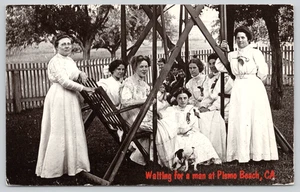 Postkarte Warten auf einen Mann am Pismo Beach Kalifornien - Menge lächelnder Frauen - Bild 1 von 2