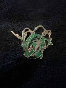 Mega Rayquaza Collector's Pin 2015 Metal Enamel Pin Roaring Skies Pokemon TCG - Picture 1 of 3