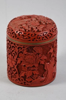 C30V06- Asiatika Rotlack Teedose geschnitzt mit Blumenmotiv China mit Emaille - Bild 1 von 4