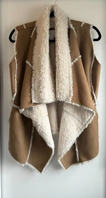 NWOT Xhilaration Faux Brown Suede Fur Open Vest Women's Size Small - Imagem 1 de 4