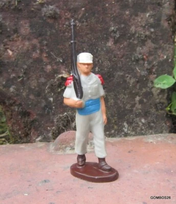 FIGURINE QUIRALU PLASTIQUE LA LEGION ETRANGERE /LEGIONNAIRE AU DEFILE NO STARLUX - Photo 1/4