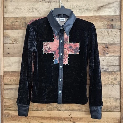 Blusa gráfica vintage Love Amour veludo S preta L/S acabamento acetinado cruz bling indie gótica  - Imagem 1 de 4