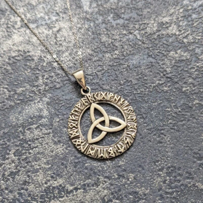 Massiccio 925 Argento Sterling Viking Runa Celtico Triquetra Ciondolo Collana - Immagine 1 di 2