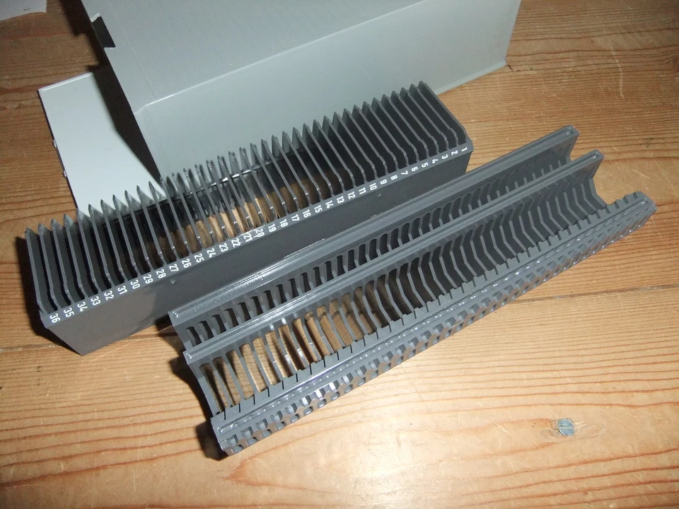 Slide projector slide cassette trays X 2 35 slides FOR VOIGTLANDER + storage box - Image 1 of 1