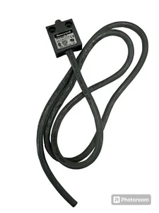 Interruptor de límite Honeywell 914CE1-9, 5A-250 VAC, 1/10 HP NSN 5930-01-464-8753 - Imagen 1 de 1