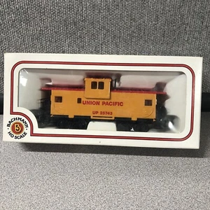 HO Scale Bachmann 36' Wide Vision Caboose Union Pacific UP 25743 Yellow Train - Picture 1 of 7