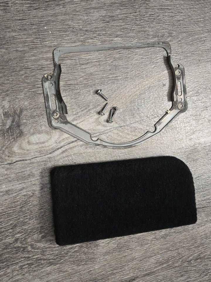 1992 Cadillac Coupe Deville RH Passenger Door Panel Black Lower Speaker Cover Foto 1 de 4