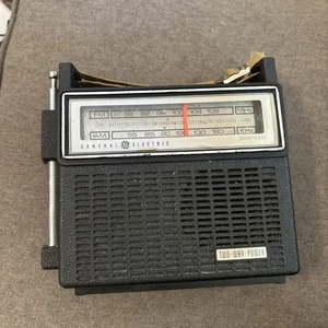 General Electric Solid State Two-Way Power AM FM Portable Radio 7-2810F Vintage - Picture 1 of 8