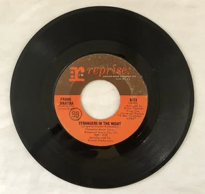 Frank Sinatra - Strangers In The Night / Oh, You Crazy Moon 45 RPM Reprise 7” - Picture 1 of 2