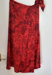 M&S Per Una Midi Wrap Skirt -Size 14 Red Floral Print Satin - Tie Side + Zip - Picture 1 of 8