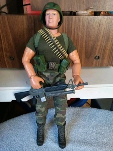 Vintage GI Joe Style 12" Soldat Actionfigur mit viel Zubehör - Bild 1 von 7