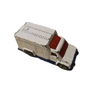 Matchbox 2002 White Ambulance Diecast - Picture 1 of 3