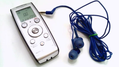 Olympus~VN-4100PC~ Digital Voice Recorder~256 MB~144 Hours~Tested~With Ear Buds - Image 1 of 4